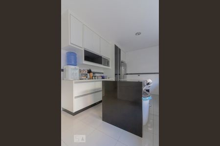Casa à venda com 280m², 4 quartos e 5 vagas Casa à venda com 280m², 4 quartos e 5 vagasCozinha