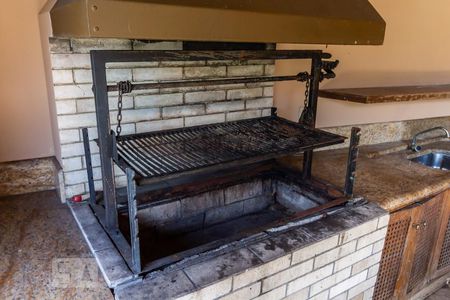 Casa de condomínio para alugar com 840m², 5 quartos e 3 vagas Casa de condomínio para alugar com 840m², 5 quartos e 3 vagasDetalhe da Churrasqueira