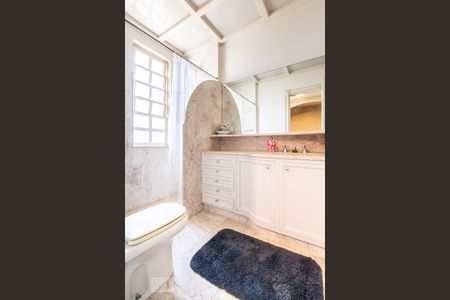 Casa de condomínio para alugar com 840m², 5 quartos e 3 vagas Casa de condomínio para alugar com 840m², 5 quartos e 3 vagasBanheiro da Suíte 4