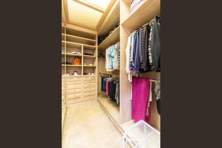 Casa de condomínio para alugar com 840m², 5 quartos e 3 vagas Casa de condomínio para alugar com 840m², 5 quartos e 3 vagasCloset 2 da Suíte 5