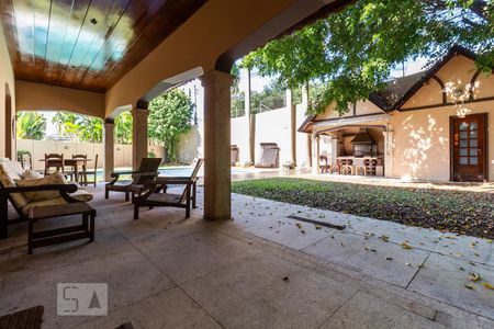 Casa de condomínio para alugar com 840m², 5 quartos e 3 vagas Casa de condomínio para alugar com 840m², 5 quartos e 3 vagasQuintal