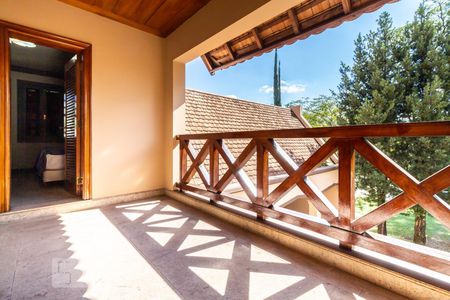 Casa de condomínio para alugar com 840m², 5 quartos e 3 vagas Casa de condomínio para alugar com 840m², 5 quartos e 3 vagasVaranda das Suítes 2 e 3