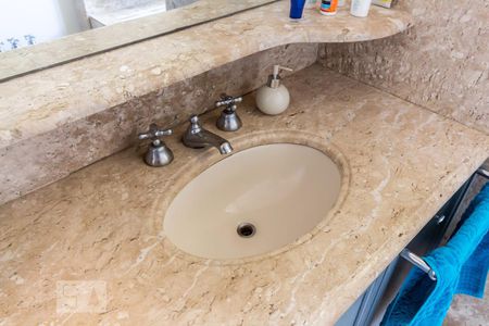 Casa de condomínio para alugar com 840m², 5 quartos e 3 vagas Casa de condomínio para alugar com 840m², 5 quartos e 3 vagasDetalhe do Banheiro da Suíte 3