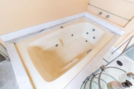 Casa de condomínio para alugar com 840m², 5 quartos e 3 vagas Casa de condomínio para alugar com 840m², 5 quartos e 3 vagasDetalhe do Banheiro da Suíte 5