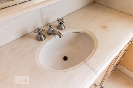 Casa de condomínio para alugar com 840m², 5 quartos e 3 vagas Casa de condomínio para alugar com 840m², 5 quartos e 3 vagasDetalhe do Banheiro da Suíte 5