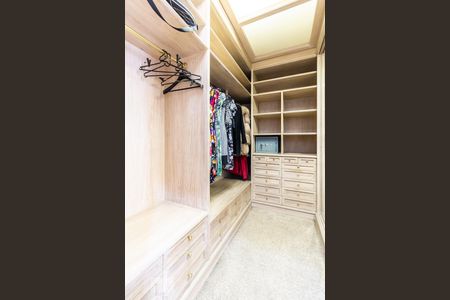 Casa de condomínio para alugar com 840m², 5 quartos e 3 vagas Casa de condomínio para alugar com 840m², 5 quartos e 3 vagasCloset 1 da Suíte 5