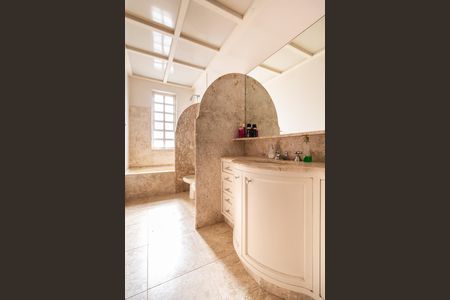 Casa de condomínio para alugar com 840m², 5 quartos e 3 vagas Casa de condomínio para alugar com 840m², 5 quartos e 3 vagasBanheiro da Suíte 2