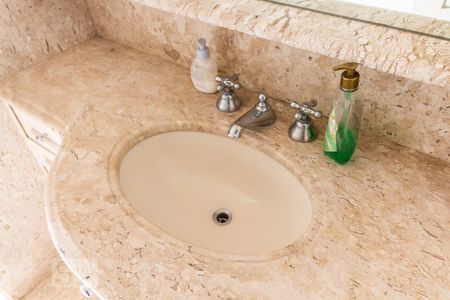 Casa de condomínio para alugar com 840m², 5 quartos e 3 vagas Casa de condomínio para alugar com 840m², 5 quartos e 3 vagasDetalhe do Banheiro da Suíte 2