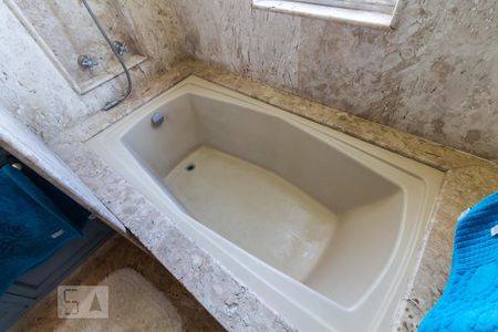 Casa de condomínio para alugar com 840m², 5 quartos e 3 vagas Casa de condomínio para alugar com 840m², 5 quartos e 3 vagasDetalhe do Banheiro da Suíte 3