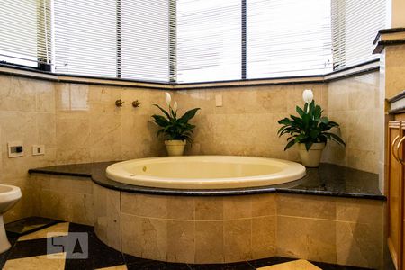 Apartamento à venda com 250m², 3 quartos e 4 vagas Apartamento à venda com 250m², 3 quartos e 4 vagasBANHEIRO QUARTO 1