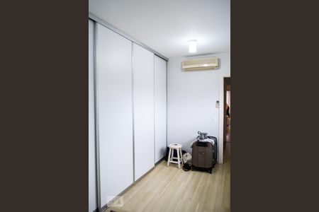 Apartamento à venda com 250m², 3 quartos e 4 vagas Apartamento à venda com 250m², 3 quartos e 4 vagasQUARTO 2