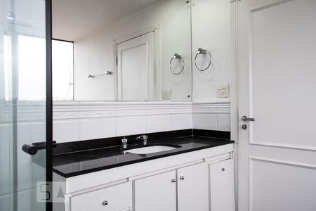 Apartamento à venda com 250m², 3 quartos e 4 vagas Apartamento à venda com 250m², 3 quartos e 4 vagasBANHEIRO QUARTO 3