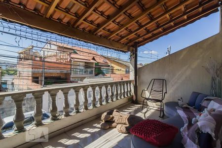 Casa à venda com 131m², 4 quartos e 2 vagas Casa à venda com 131m², 4 quartos e 2 vagasVaranda