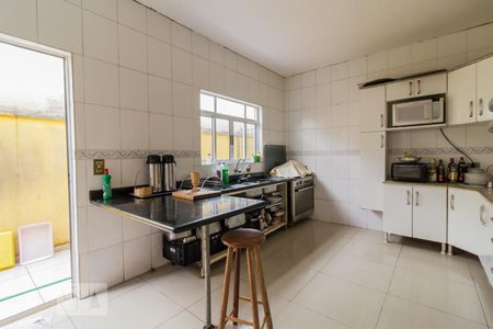 Casa à venda com 131m², 4 quartos e 2 vagas Casa à venda com 131m², 4 quartos e 2 vagasCozinha