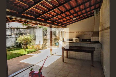 Casa à venda com 195m², 4 quartos e 2 vagas