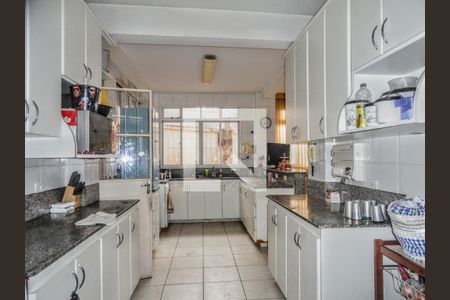Casa à venda com 195m², 4 quartos e 2 vagas