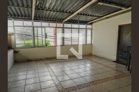 Casa à venda com 195m², 4 quartos e 2 vagas