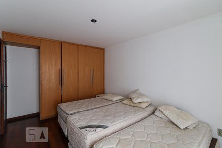 Apartamento à venda com 170m², 3 quartos e 2 vagas Apartamento à venda com 170m², 3 quartos e 2 vagasSuíte