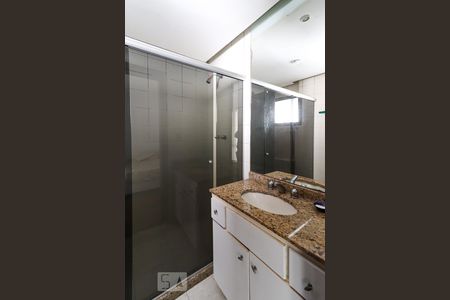 Apartamento à venda com 170m², 3 quartos e 2 vagas Apartamento à venda com 170m², 3 quartos e 2 vagasBanheiro da Suíte