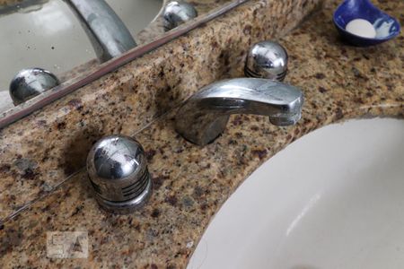 Apartamento à venda com 170m², 3 quartos e 2 vagas Apartamento à venda com 170m², 3 quartos e 2 vagasBanheiro da Suíte