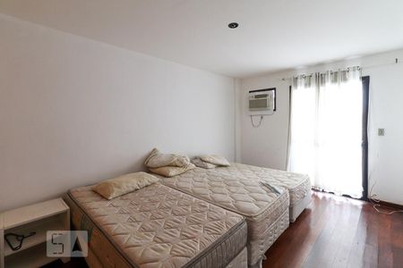 Apartamento à venda com 170m², 3 quartos e 2 vagas Apartamento à venda com 170m², 3 quartos e 2 vagasSuíte