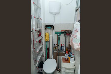 Apartamento à venda com 75m², 2 quartos e sem vaga Apartamento à venda com 75m², 2 quartos e sem vagaBanheiro de Serviço