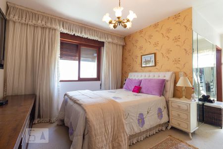 Casa à venda com 140m², 3 quartos e 2 vagasSuíte