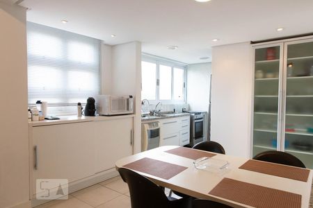 Cozinha de apartamento para alugar com 2 quartos, 82m² em São João, Porto Alegre