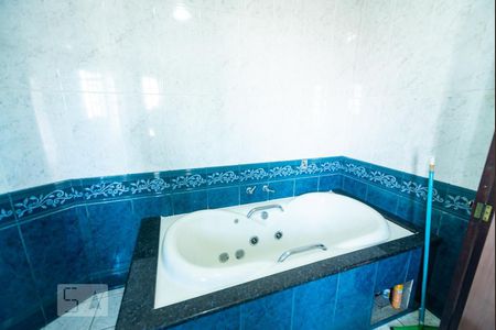 Casa à venda com 550m², 3 quartos e 8 vagas Casa à venda com 550m², 3 quartos e 8 vagasSuíte