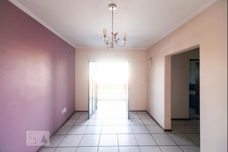 Casa à venda com 550m², 3 quartos e 8 vagas Casa à venda com 550m², 3 quartos e 8 vagasSuíte