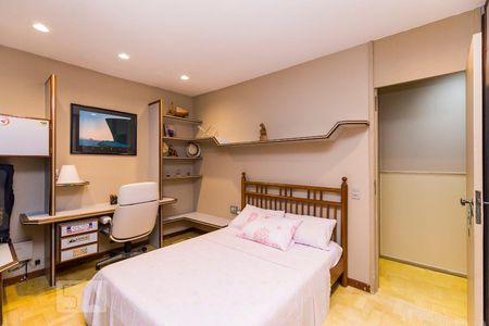 Apartamento à venda com 570m², 4 quartos e 3 vagas Apartamento à venda com 570m², 4 quartos e 3 vagasQuarto 2