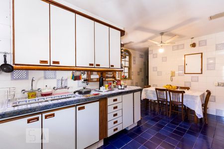 Apartamento à venda com 570m², 4 quartos e 3 vagas Apartamento à venda com 570m², 4 quartos e 3 vagasCozinha