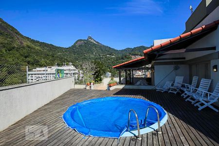 Apartamento à venda com 570m², 4 quartos e 3 vagas Apartamento à venda com 570m², 4 quartos e 3 vagasPiscina