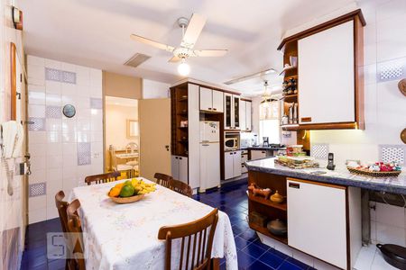 Apartamento à venda com 570m², 4 quartos e 3 vagas Apartamento à venda com 570m², 4 quartos e 3 vagasCozinha