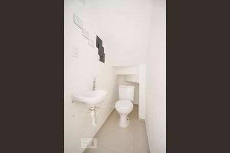 Lavabo de casa de condomínio para alugar com 2 quartos, 80m² em Vila Buenos Aires, São Paulo