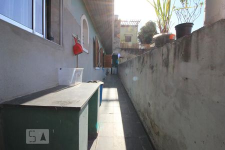 Casa à venda com 150m², 2 quartos e 2 vagasCorredor externo