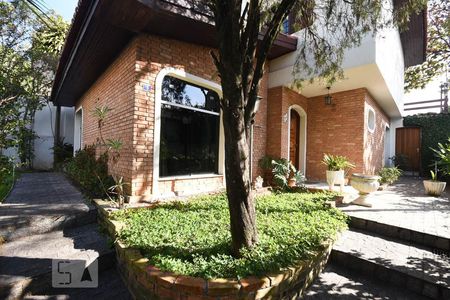 Casa à venda com 270m², 4 quartos e 2 vagas Casa à venda com 270m², 4 quartos e 2 vagasEntrada