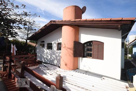 Casa à venda com 270m², 4 quartos e 2 vagas Casa à venda com 270m², 4 quartos e 2 vagasFachada Posterior