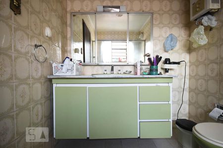 Casa à venda com 270m², 4 quartos e 2 vagas Casa à venda com 270m², 4 quartos e 2 vagasBanheiro Suíte