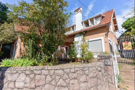 Casa à venda com 280m², 4 quartos e 3 vagas Casa à venda com 280m², 4 quartos e 3 vagasfachada