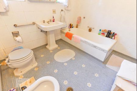 Casa à venda com 280m², 4 quartos e 3 vagas Casa à venda com 280m², 4 quartos e 3 vagasbanheiro 1