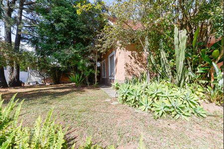 Casa à venda com 280m², 4 quartos e 3 vagas Casa à venda com 280m², 4 quartos e 3 vagasfachada