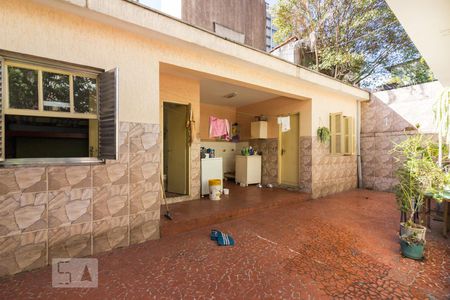 Casa à venda com 250m², 5 quartos e 2 vagasFundos