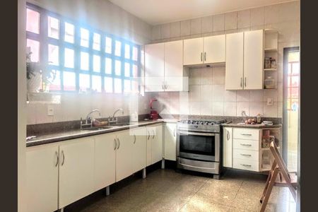 Casa à venda com 421m², 6 quartos e 6 vagas