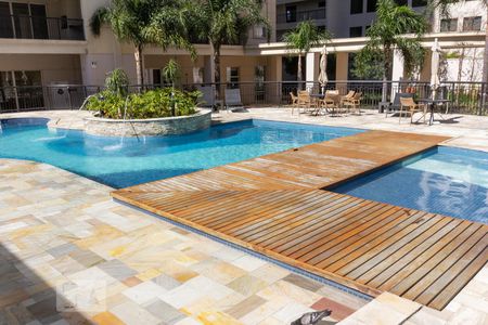 Apartamento para alugar com 160m², 4 quartos e 2 vagas Apartamento para alugar com 160m², 4 quartos e 2 vagasÁrea Comum Piscina