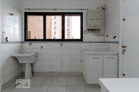 Apartamento à venda com 254m², 4 quartos e 4 vagas Apartamento à venda com 254m², 4 quartos e 4 vagasÁrea de Serviço