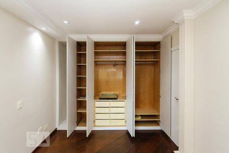 Apartamento à venda com 254m², 4 quartos e 4 vagas Apartamento à venda com 254m², 4 quartos e 4 vagasSuite 03