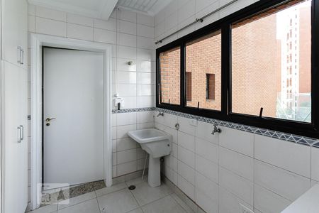 Apartamento à venda com 254m², 4 quartos e 4 vagas Apartamento à venda com 254m², 4 quartos e 4 vagasÁrea de Serviço