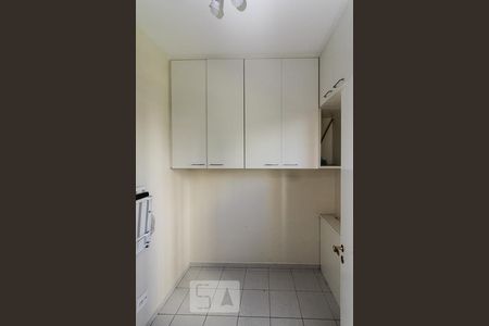 Apartamento à venda com 254m², 4 quartos e 4 vagas Apartamento à venda com 254m², 4 quartos e 4 vagasQuarto de Serviço