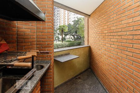 Apartamento à venda com 254m², 4 quartos e 4 vagas Apartamento à venda com 254m², 4 quartos e 4 vagasVaranda gourmet